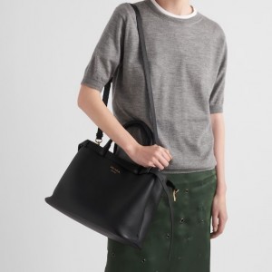 프라다 PRADA 신상  미디엄 가죽 핸드백 1BA417