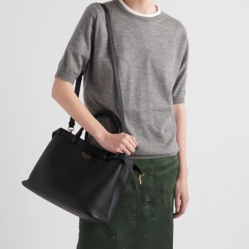 프라다 PRADA 신상  미디엄 가죽 핸드백 1BA417