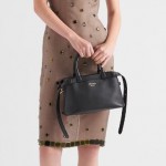 프라다 PRADA 신상  스몰 가죽 핸드백 1BA418