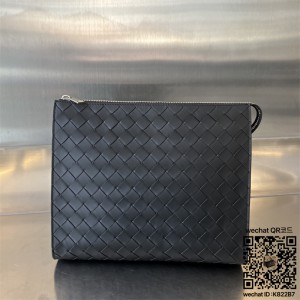 보테가베네타 BV 인트레치아토 하프 지퍼 파우치 클러치백