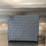 보테가베네타 BV 인트레치아토 하프 지퍼 파우치 클러치백