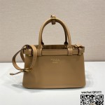 프라다 PRADA 신상 스몰 가죽 핸드백 1BA418
