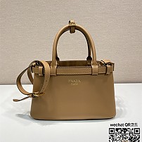 프라다 PRADA 신상 스몰 가죽 핸드백 1BA418