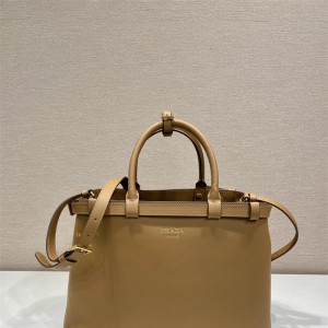 프라다 PRADA 신상 미디엄 가죽 핸드백 1BA417
