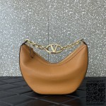 발렌티노 Valentino 브이로고 문 스몰 소프트 그레인 송아지 가죽 체인 호보 백