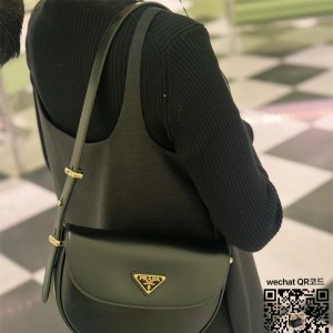 프라다 PRADA 24SS 여성 레더문 크로스 숄더백 1BD365