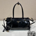 프라다 PRADA 미디엄 가죽 핸드백 1BA426A