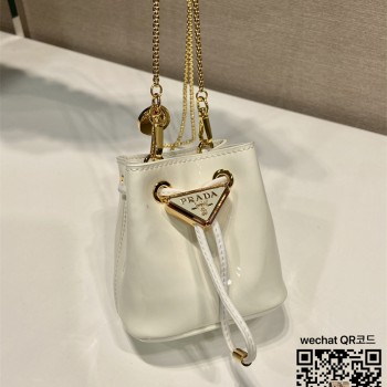 프라다 PRADA 페이턴트 가죽 미니 파우치 1NR016