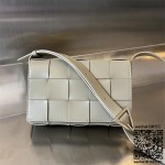 보테가베네타 BV 인트레치아 카세트백 708768