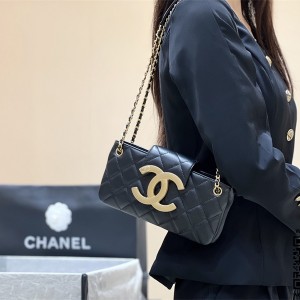 샤넬 CHANEL 신상 램스킨 체인 크로스백  24CM