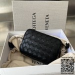 보테가베네타 BV 인트레치아토 파우치백 스몰  765800