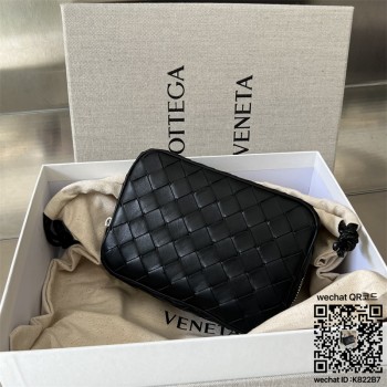 보테가베네타 BV 인트레치아토 파우치백 스몰  765800