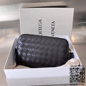 보테가베네타 BV 인트레치아토 파우치백 미디움 765809