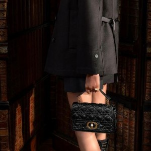 디올 DIOR 졸리 체인 스몰 탑핸들백 22cm