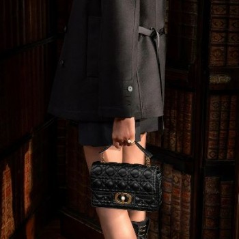 디올 DIOR 졸리 체인 스몰 탑핸들백 22cm