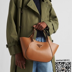 프라다 PRADA 미디움 레더 토트백 1BG483