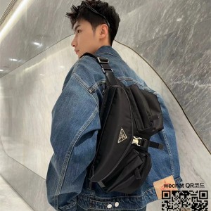 프라다 PRADA 신상 바이커백