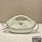 프라다 PRADA 신상  미디움 가죽 핸들백 1BA421
