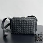 보테가베네타 BV 인트레치아토 루프 카메라백 755774