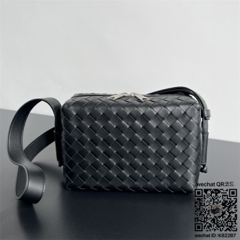 보테가베네타 BV 인트레치아토 루프 카메라백 755774