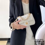 샤넬 CHANEL 체인진주 플랩백