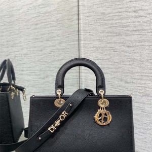 디올 DIOR 신상 Lady D-Sire 레이드 디자이어백 30cm