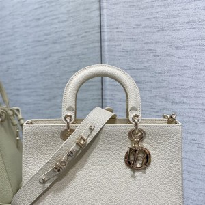 디올 DIOR 신상 Lady D-Sire 레이드 디자이어백 30cm