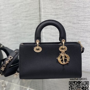 디올 DIOR 신상 Lady D-Sire 레이드 디자이어백 26CM