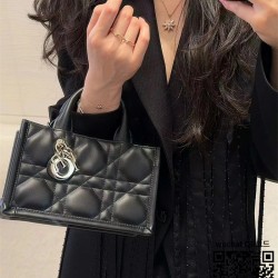 디올 DIOR 북토트백 21.5cm