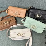 발렌티노 Valentino 가라바니 브이로고 1960 나파 가죽 미디엄 숄더 백