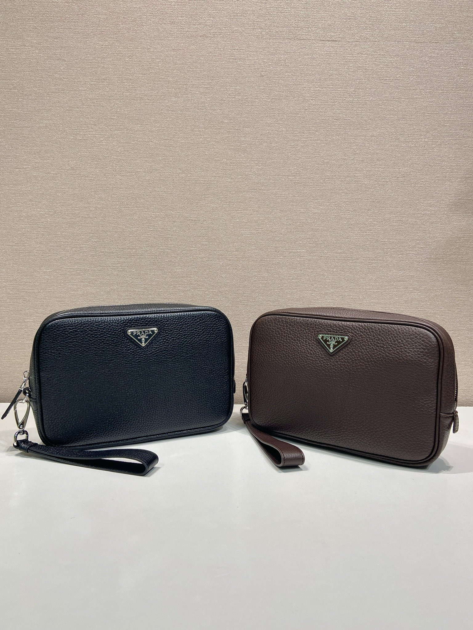 프라다 Prada 남성 가죽 사피아노 파우치백 클러치백 2VF017