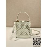 프라다 PRADA 컷아웃 모티프 파니에 가죽 미니백 1BA217