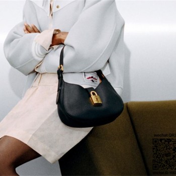 루이비통 Louis Vuitton 로우 키 숄더 백  M24611