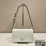프라다 PRADA 신상 가죽 크로스백 1BD082