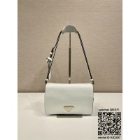 프라다 PRADA 신상 가죽 크로스백 1BD082