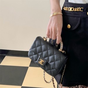 샤넬 CHANEL 뉴미니 탑핸들 램스킨 금장 플랩백