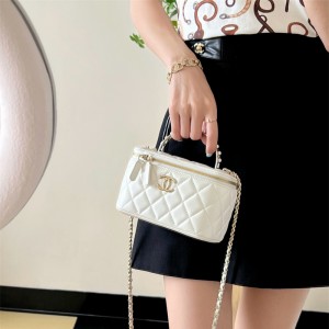 샤넬 CHANEL 신상 탑핸들 코스메틱케이스