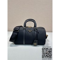 프라다 PRADA 리에디션 1978 미디엄 리나일론 및 사피아노 가죽 탑 핸들 백