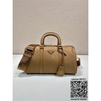 프라다 PRADA 리에디션 1978 미디엄 리나일론 및 사피아노 가죽 탑 핸들 백 1BB233