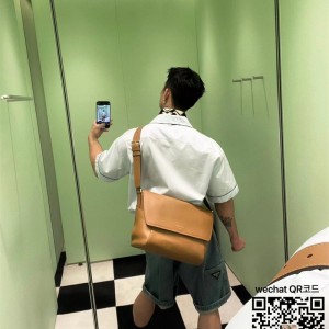 프라다 PRADA 신상 가죽 숄더백 2VD068