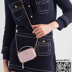 프라다 PRADA 페이턴트 가죽 미니 파우치 1NR025