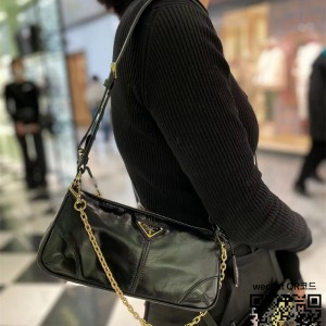 프라다 PRADA 리에디션 2002 미디엄 가죽 숄더백 1BC221