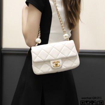 샤넬 CHANEL 화이트볼  램스킨 클래식백 20cm