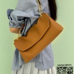 프라다 PRADA 신상 가죽 숄더백 1BD371