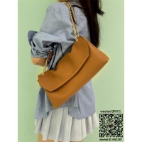 프라다 PRADA 신상 가죽 숄더백 1BD371