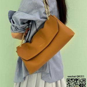 프라다 PRADA 신상 가죽 숄더백 1BD371