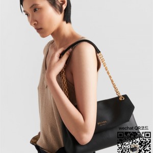 프라다 PRADA 신상 가죽 숄더백 1BD371