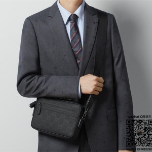 구찌 GUCCI  GG 러버 효과 크로스백