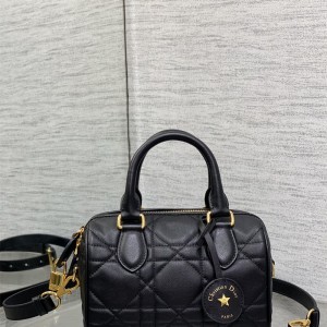 디올 DIOR 신상 그루브20백