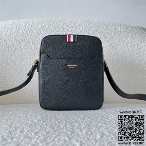 톰브라운 THOM BROWNE 메신저백